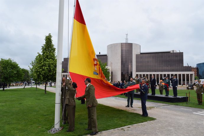 Homenaje en León a la bandera española. 