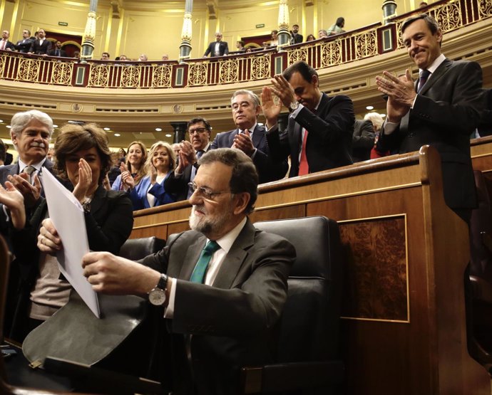 Mariano Rajoy, aplaudido por los diputados del PP 