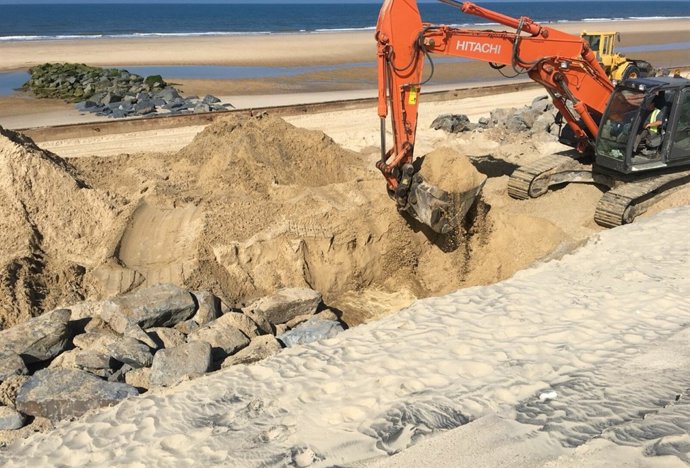 Obras de emergencia en la playa de Matalascañas. 