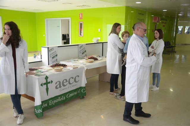 Mesa informativa instalada con motivo del Día Mundial Sin Tabaco.