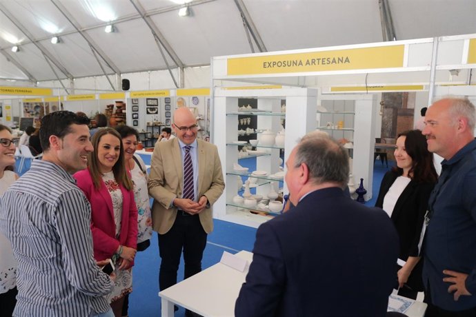 Ruiz visita el VI Encuentro Internacional de Cerámica Decorativa