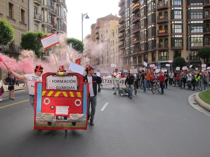 Manifestación bomberos del Ayuntamiento de Logroño