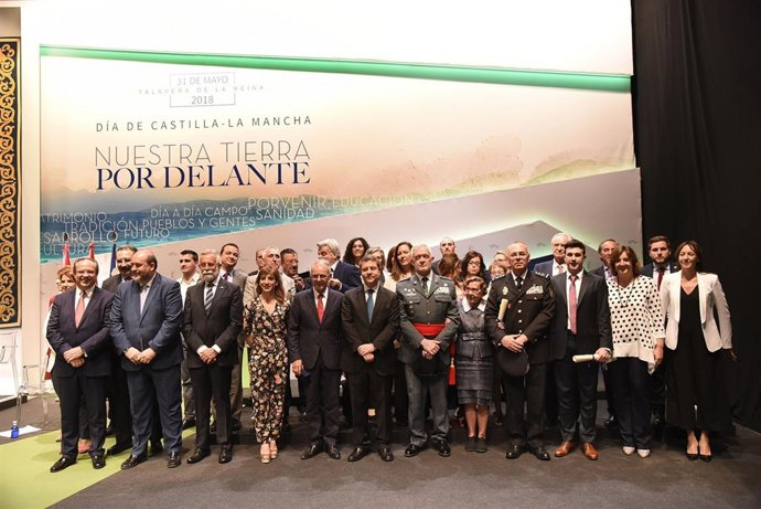 Foto de familia del acto institucional del Día de la Región