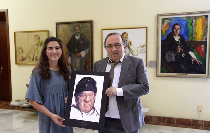El exrector Orihuela con María Garres, la artista que hará su retrato