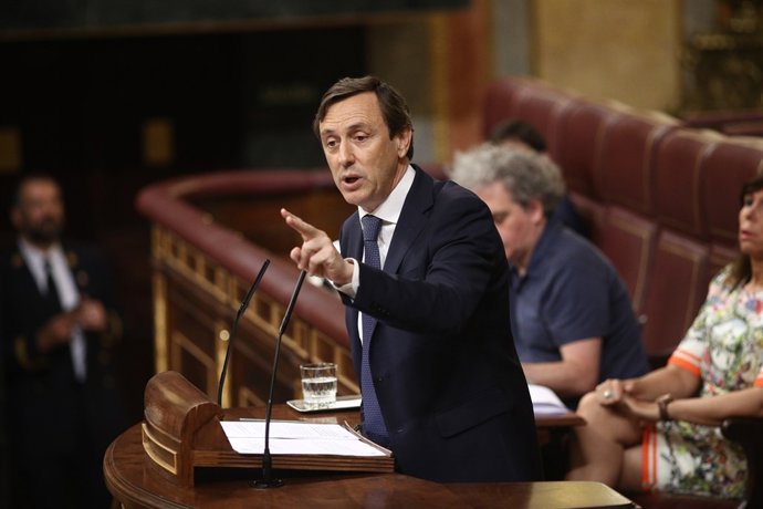 Rafael Hernando intervé durant la moció de censura
