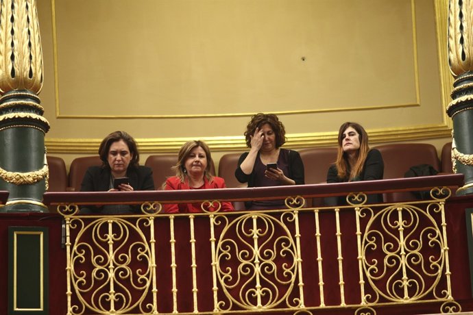  Ada Colau segueix el debat de la moció de censura al Congrés