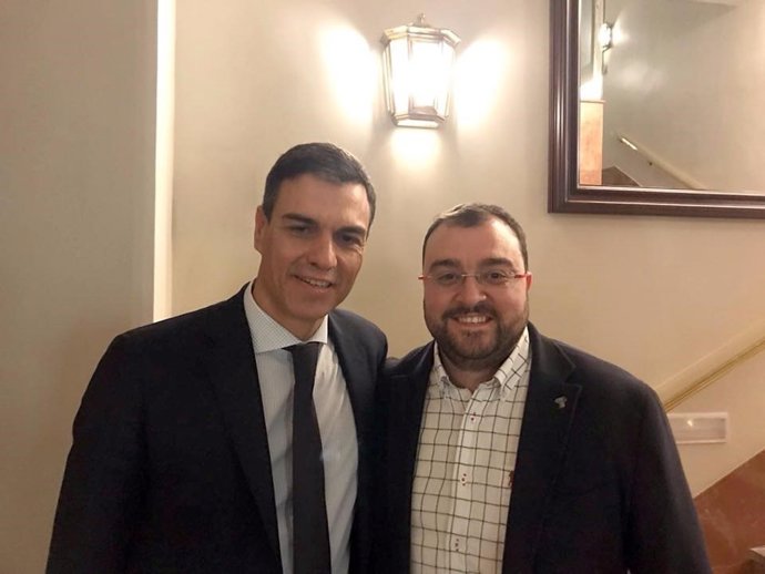 Pedro Sánchez y Adrián Barbón