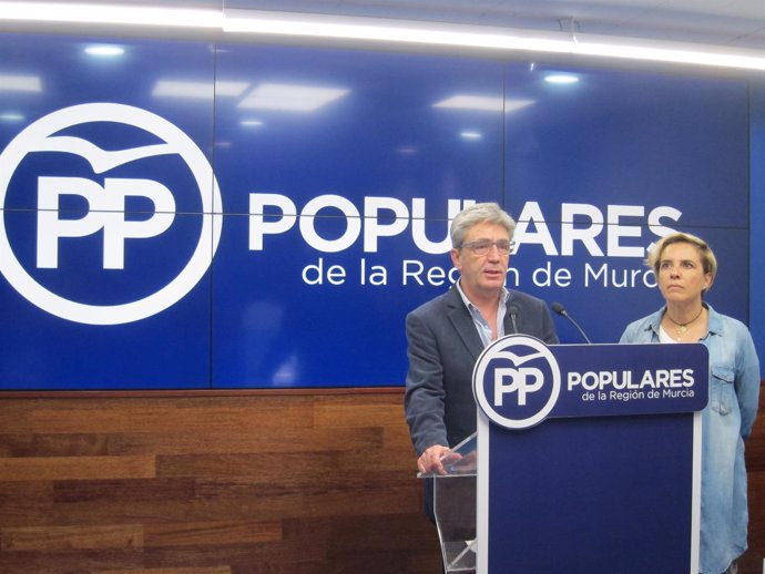 Miralles y Martínez-Cachá, en la rueda de prensa