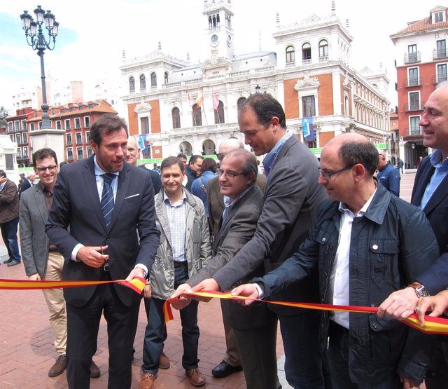 El alcalde de Valladolid corta la cinta en la inauguración de la Feria. 1-6-2018