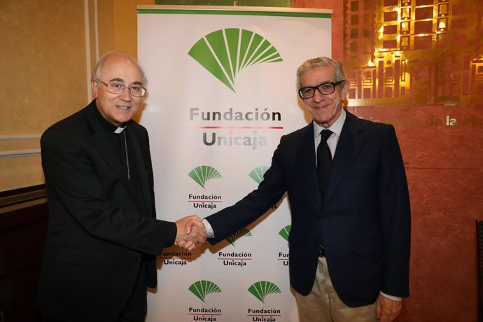 González Montes y Braulio Medel tras la firma del convenio