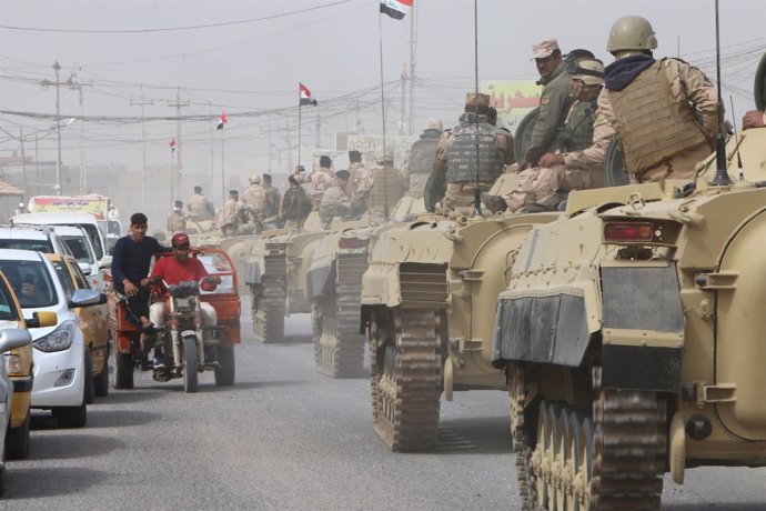 Fuerzas iraquíes durante una campaña en busca de armas en Basora, Irak