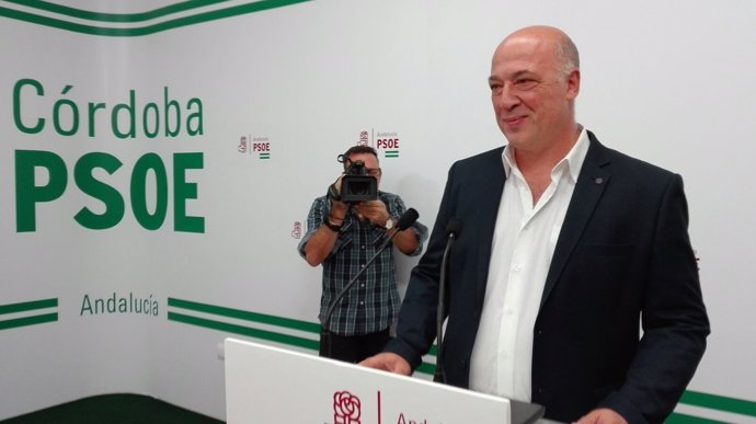 Antonio Ruiz en la sede del PSOE cordobés