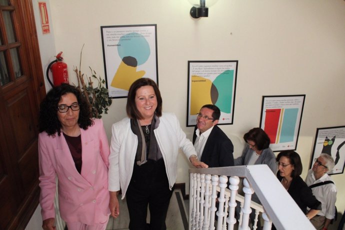 Sánchez Rubio visita la sede de Cruz Roja en Almería junto a Mar Pageo
