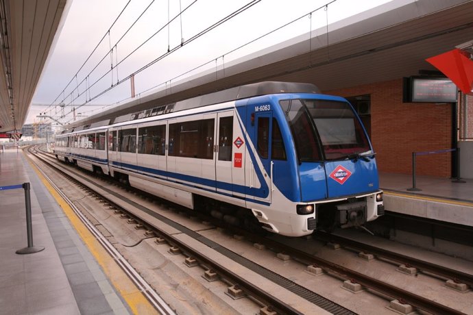 Uno de los trenes de Metro de Madrid