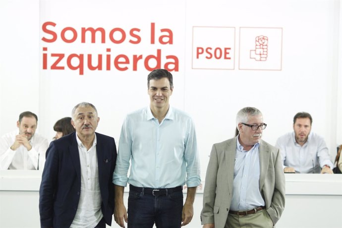 Pedro Sánchez junto con Pepe Álvarez e Ignacio Fernández Toxo