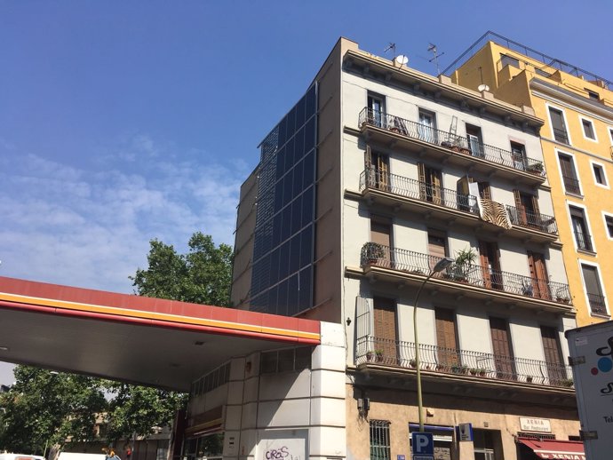 Placa solar en la calle Pere IV de Barcelona
