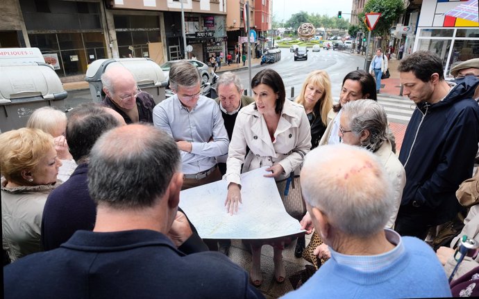 La alcaldesa Gema Igual presenta un proyecto a vecinos de Santander 