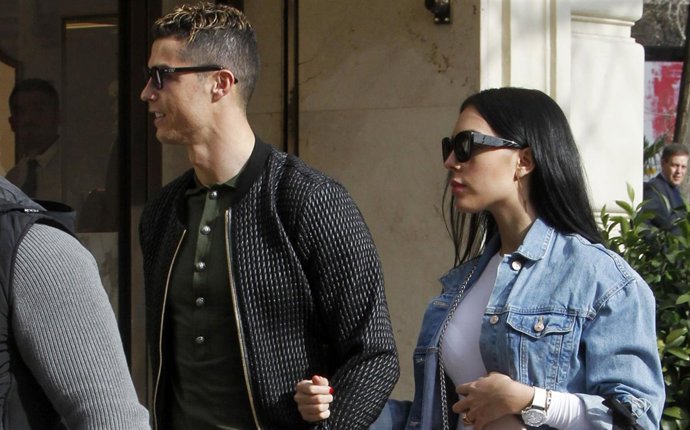 CRISTIANO RONALDO Y GEORGINA
