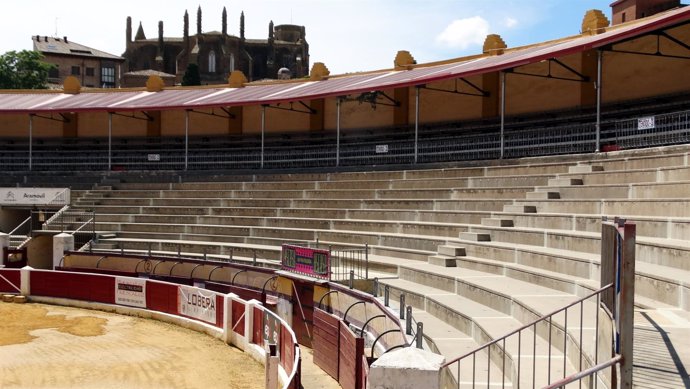 Tendidos de la plaza de toros de Huesca.