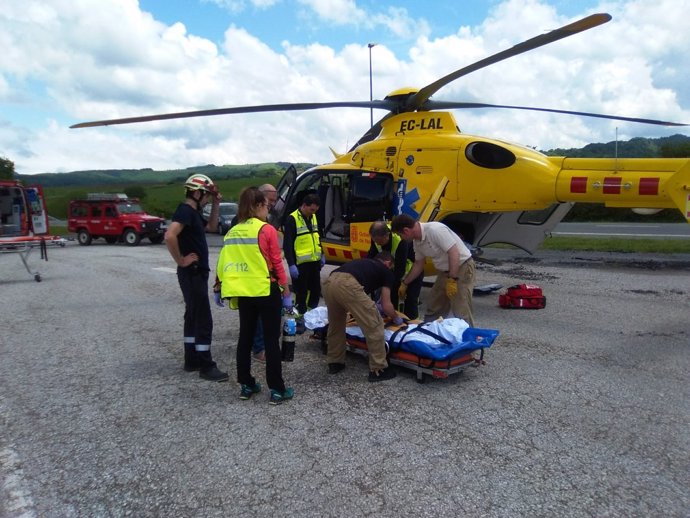 Evacuado en helicóptero tras sufrir entre 50 y 60 picaduras de abeja