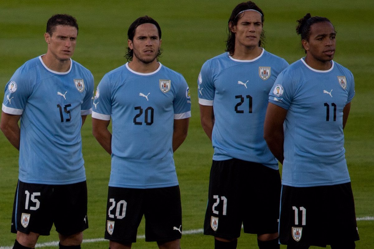 fragancia petrolero cajón Uruguay presenta la plantilla para el Mundial liderada por Suárez y Cavani