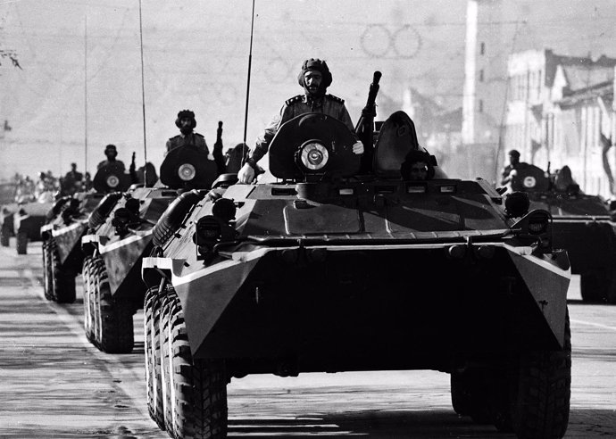 Carro de combate soviético BMP-80 en Kabul