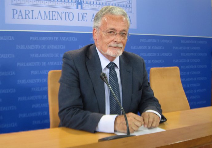 El defensor del Pueblo andaluz, Jesús Maezti, en el Parlamento de Andalucía