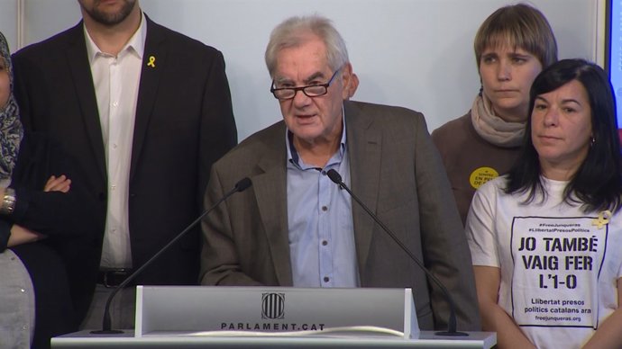 Maragall en roda de premsa al Parlament