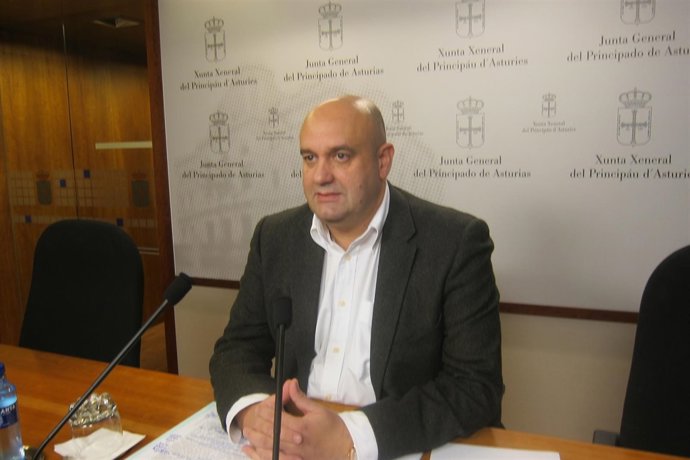  El Diputado De Foro En La Junta General Pedro Leal.