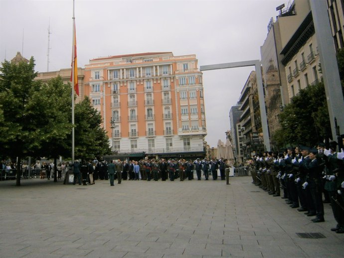 Izado Solemne de la bandera de España en Zaragoza.