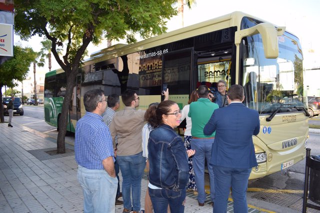 Los autobuses de la nueva adjudicataria entran en ...