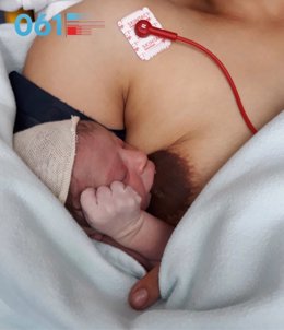 Madre que dio a luz en un autobús junto a su hija 