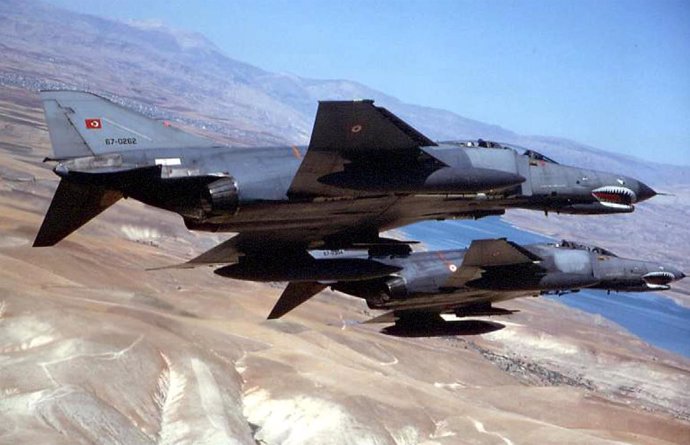 Aviones de combate turcos sobrevuelan el norte de Irak