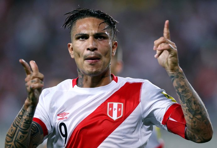 FILE PHOTO: Football Soccer - World Cup 2018 Qualifier - Argentina v Peru - Naci