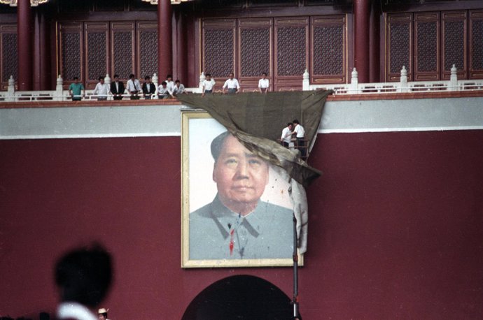 El retrato de Mao en la plaza de Tiananmen durante las protestas de 1989