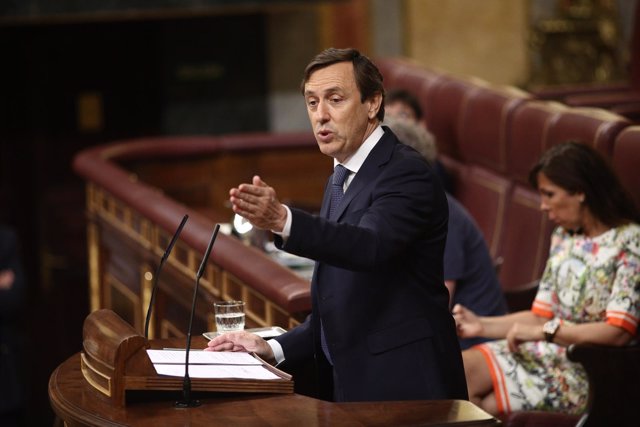 Rafael Hernando durante la moción de censura 