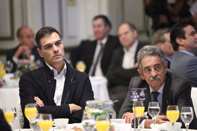 Pedro Sánchez y Miguel Ángel Revilla en un acto en Madrid