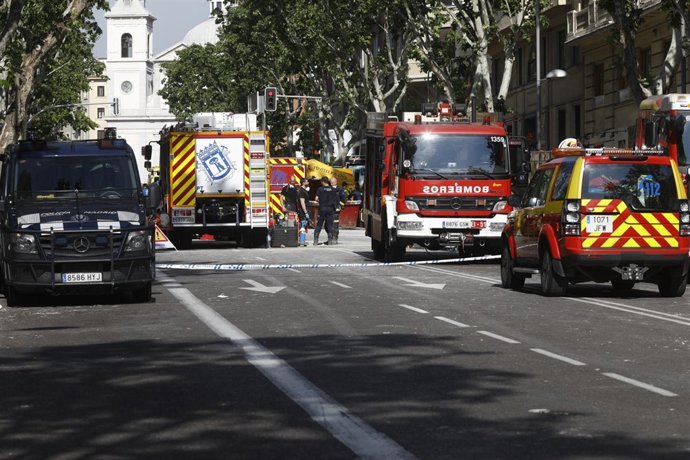 Imágenes de los bomberos de Madrid en el edificio que se ha derrumbado