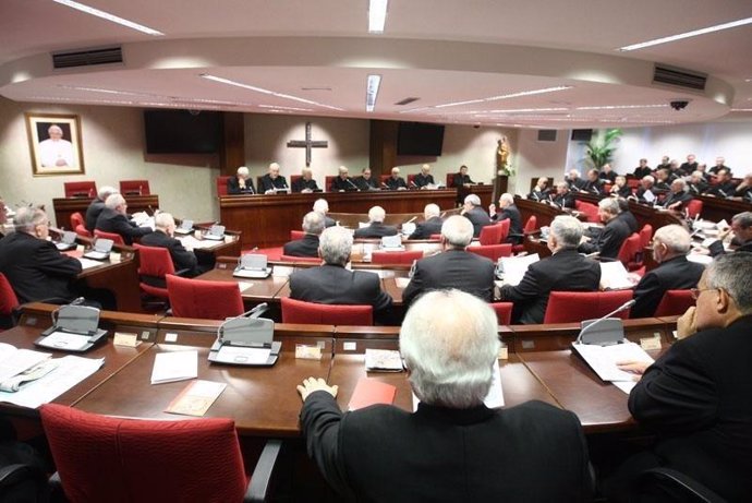 Foto de archivo de una reunión de obispos españoles
