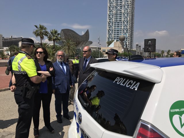  Ada Colau i Amadeu Recasens presenten els nous cotxes patrulla de la Urbana