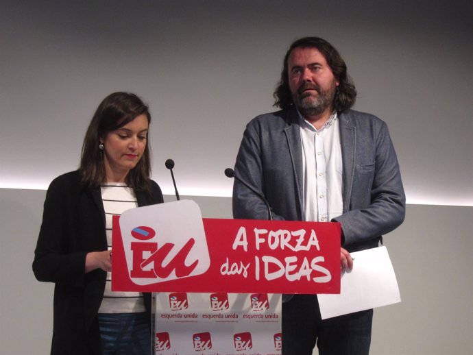 Eva Solla y Rubén Pérez en una rueda de prensa de Esquerda Unida