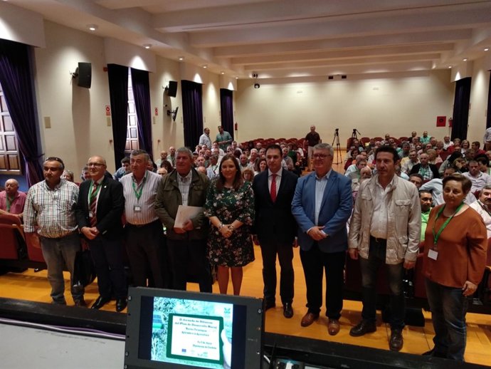 Carrillo (centro) en la inauguración de las jornadas