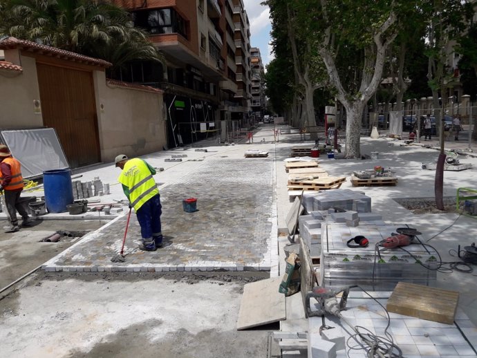 Obras de pavimentación de un tramo de la avenida Alfonso X