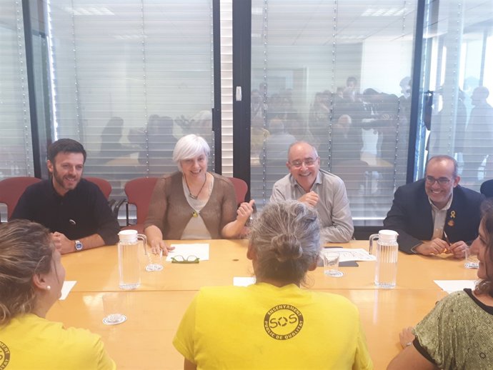 J.Bargalló, amb l'alcaldessa D.Sabater i la comunitat educativa de Badalona