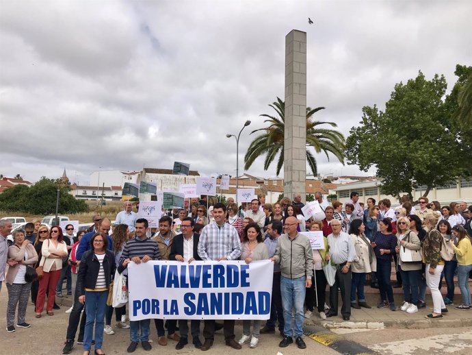 Marcha en Valverde del Camino para pedir mejoras sanitarias. 