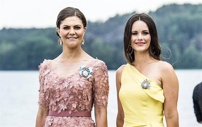 VICTORIA Y SOFÍA DE SUECIA