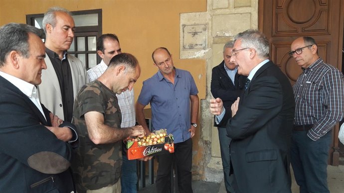 Olona se reúne en Ateca con los agricultores afectados por la granizada.