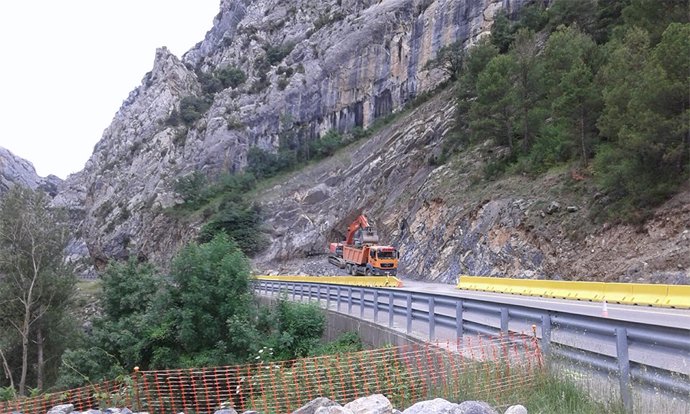 Obras en la C-14 donde se construirá el túnel de Tresponts