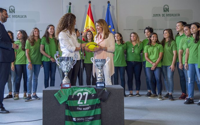 Díaz recibe al equipo de rugby femenino Unversitario de Sevilla