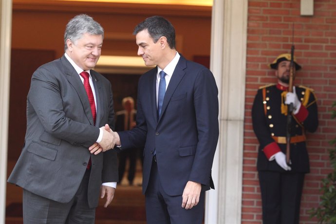 Pedro Sánchez recibe al presidente de Ucrania, Petro Poroshenko